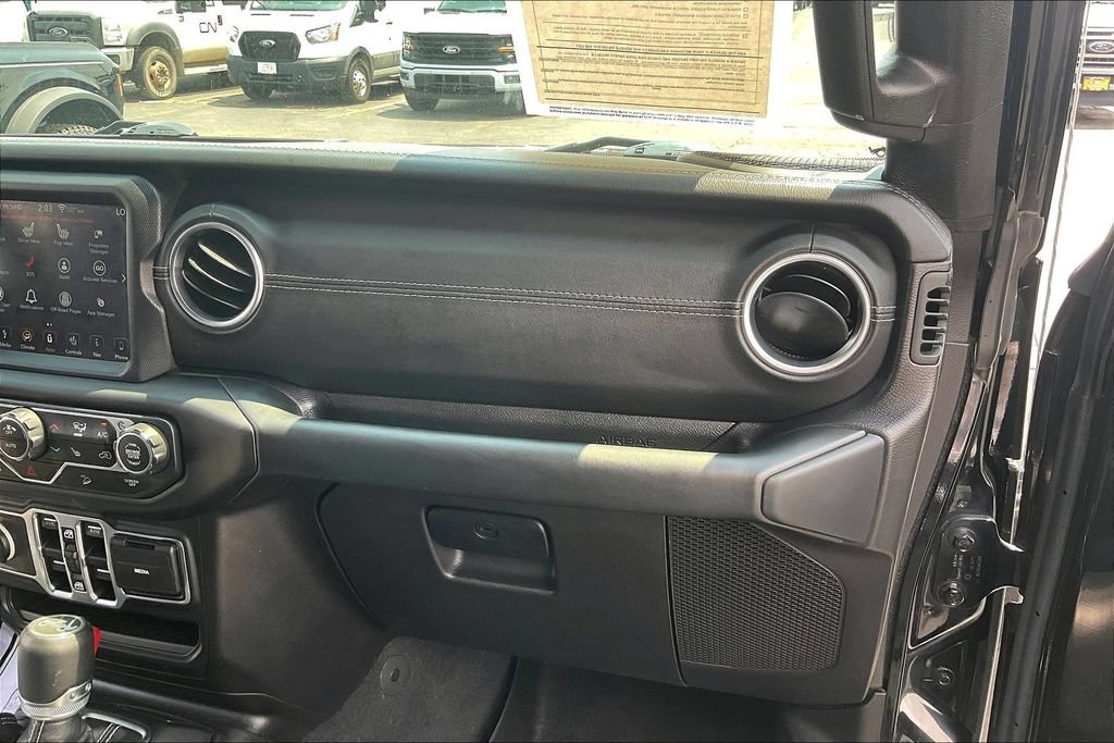 Used 2018 Jeep Wrangler Unlimited Sahara AWD/4WD image 14