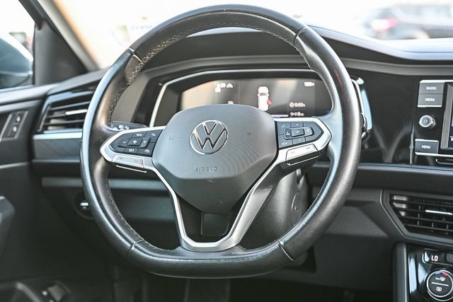 Used 2024 Volkswagen Jetta SE FWD image 17