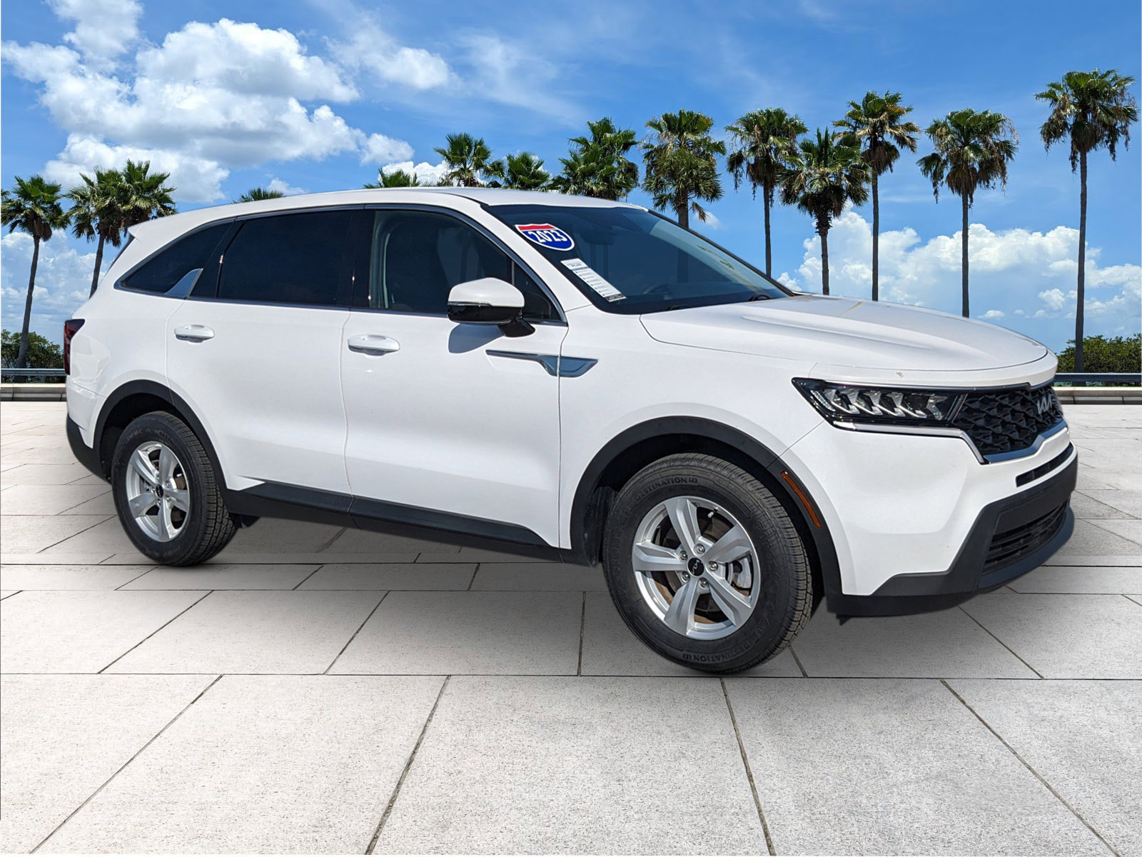 Used 2023 Kia Sorento LX image 2