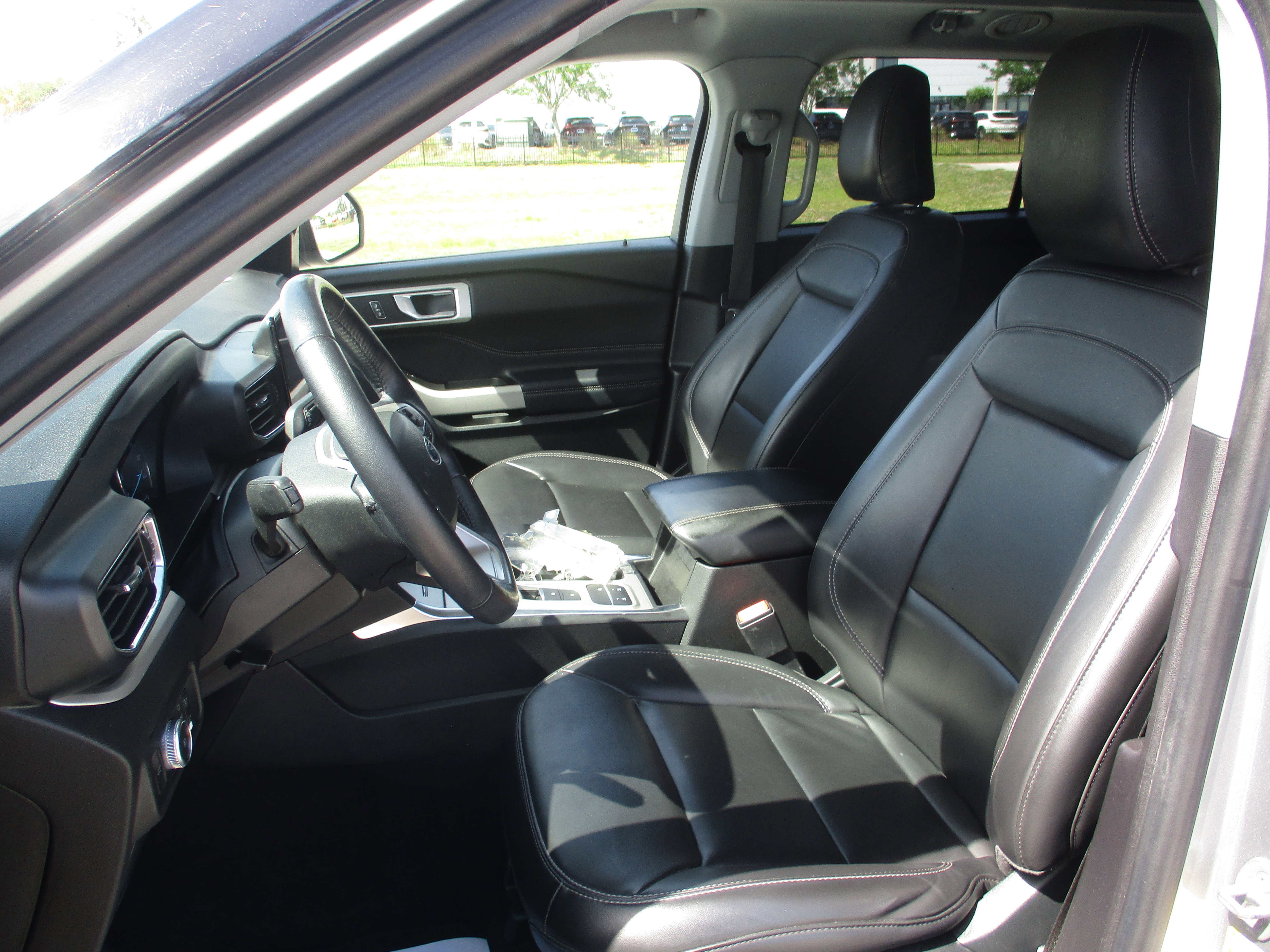 Certified 2022 Ford Explorer XLT w/ Equipment Group 202A image 9