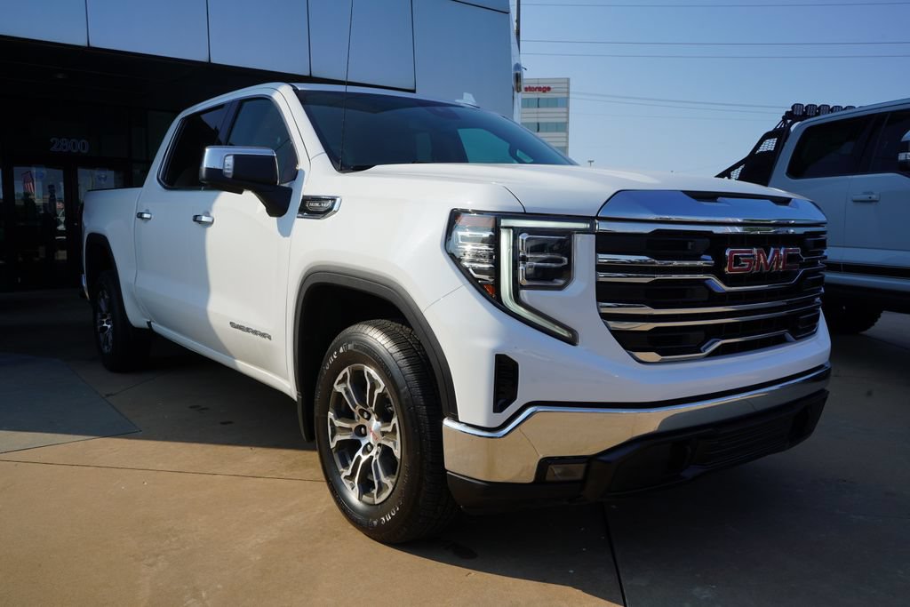 Used 2025 GMC Sierra 1500 SLT RWD image 2