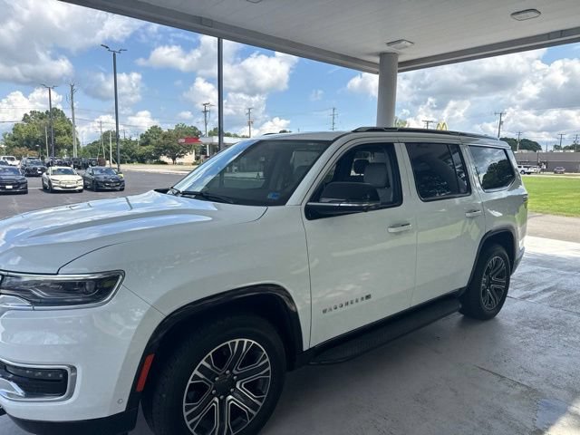 Used 2024 Jeep Wagoneer 4WD w/ Premium Group I image 7