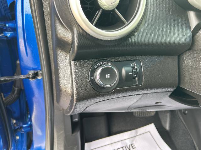 Used 2019 Chevrolet Sonic LT w/ Convenience Package FWD image 12