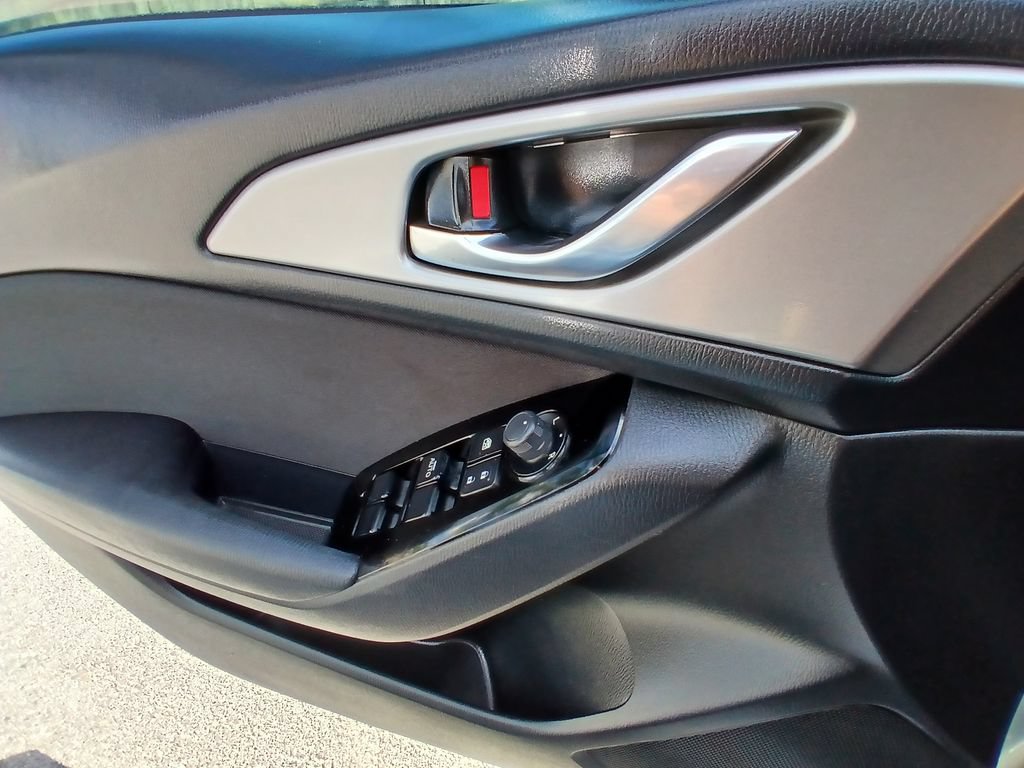 Used 2017 MAZDA MAZDA3 Sport FWD image 10