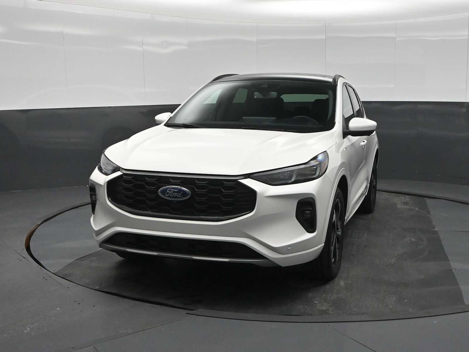 Certified 2025 Ford Escape ST-Line Elite w/ Premium Technology Package AWD/4WD image 2