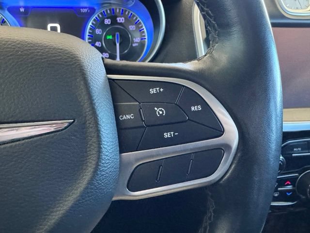 Used 2019 Chrysler 300 Limited RWD image 17