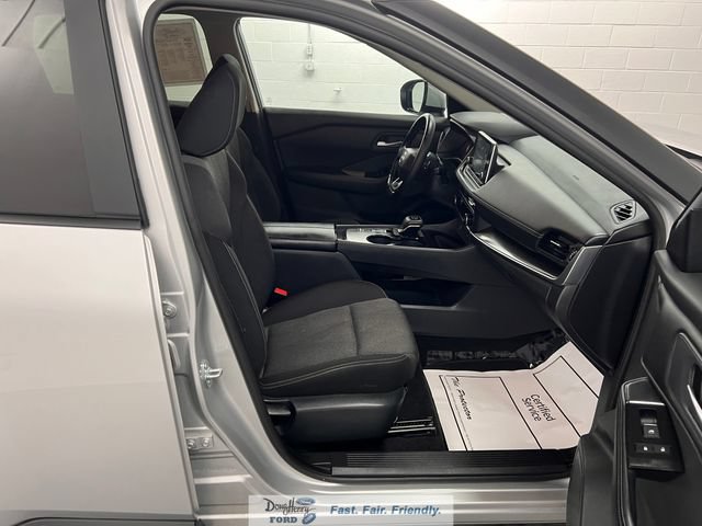 Used 2025 Nissan Rogue SV FWD image 38