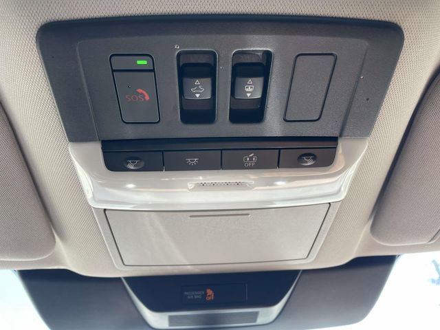 Used 2024 Nissan Pathfinder Platinum image 28