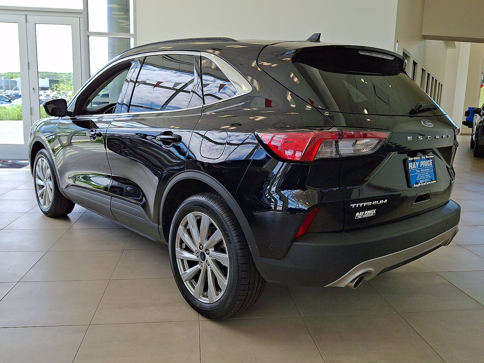 Certified 2022 Ford Escape Titanium w/ Titanium Elite Package AWD/4WD image 5