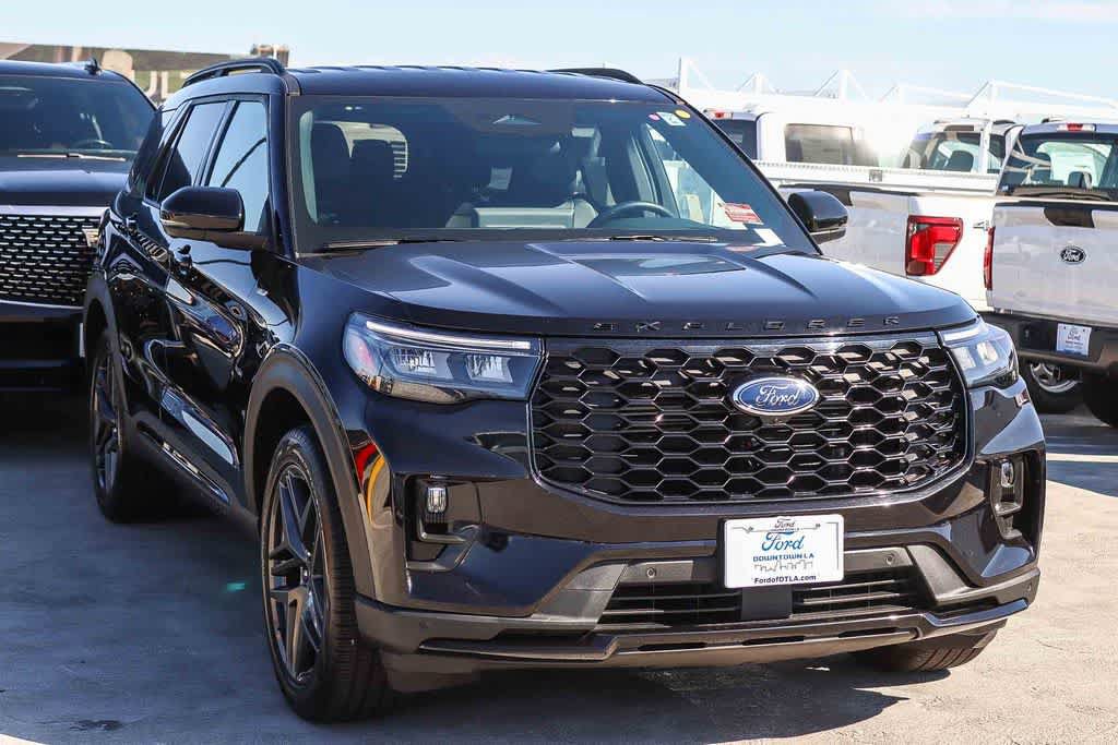 Certified 2025 Ford Explorer ST-Line w/ ST-Line Street Pack AWD/4WD image 3