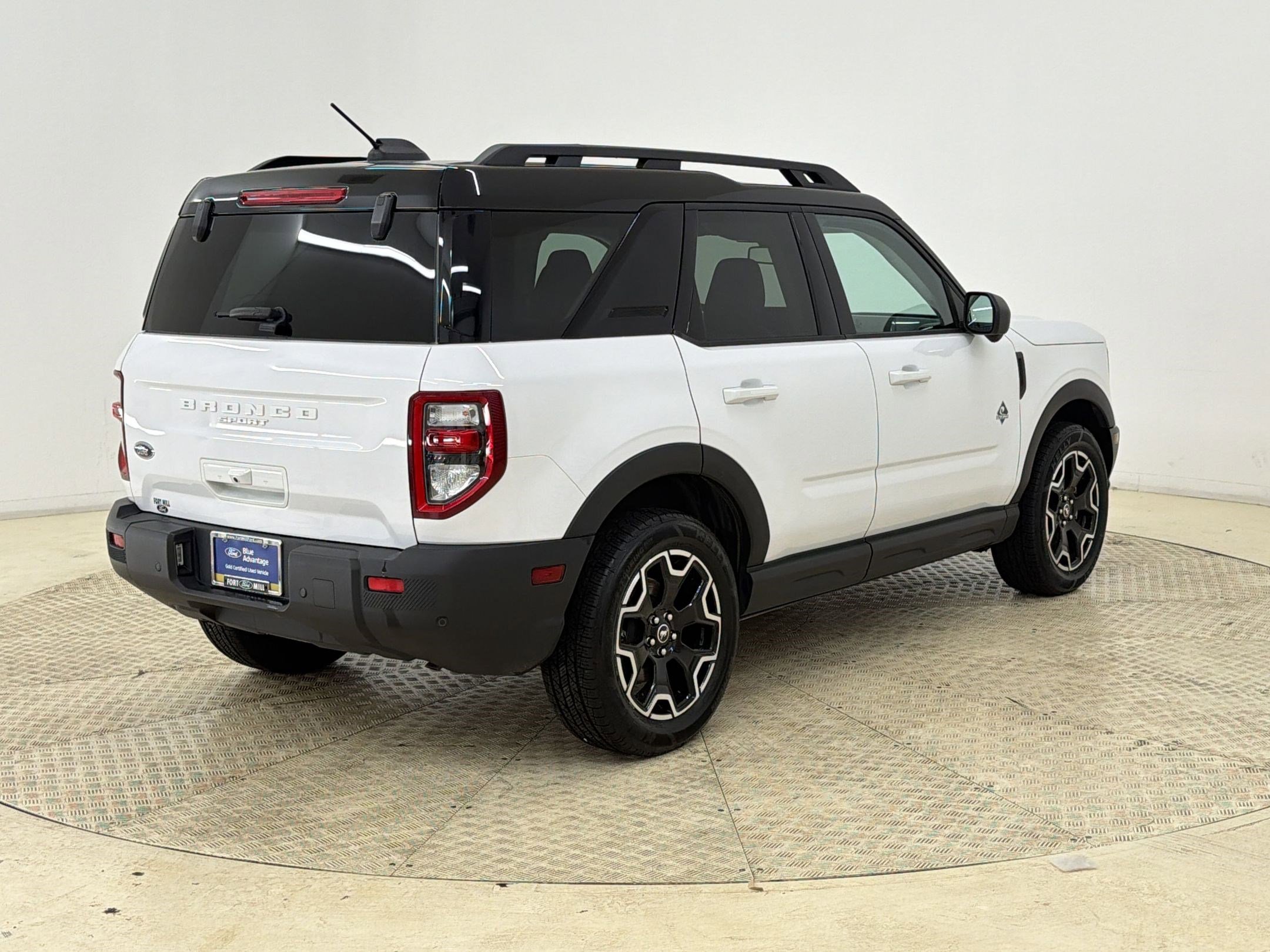 Certified 2025 Ford Bronco Sport Outer Banks w/ Outer Banks Tech Package+ AWD/4WD image 9