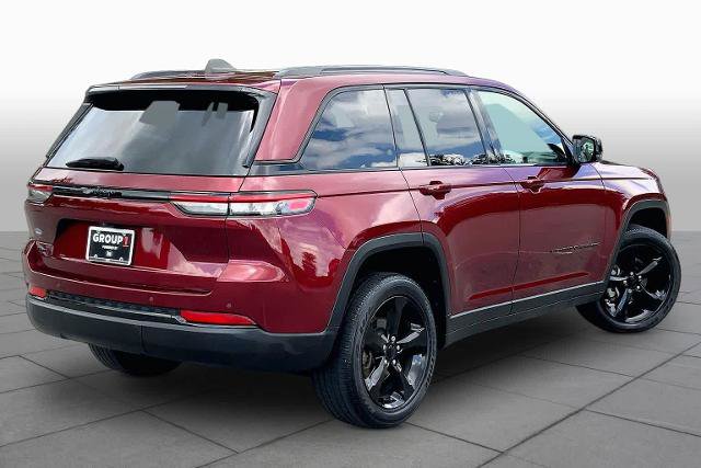 Used 2024 Jeep Grand Cherokee Altitude AWD/4WD image 13