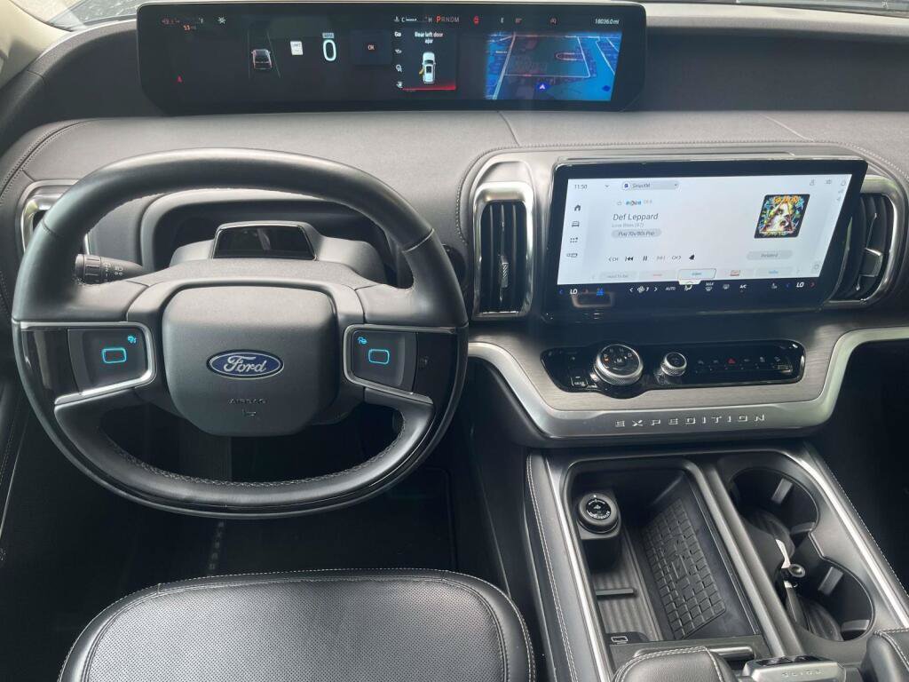 Certified 2025 Ford Expedition Platinum AWD/4WD image 2
