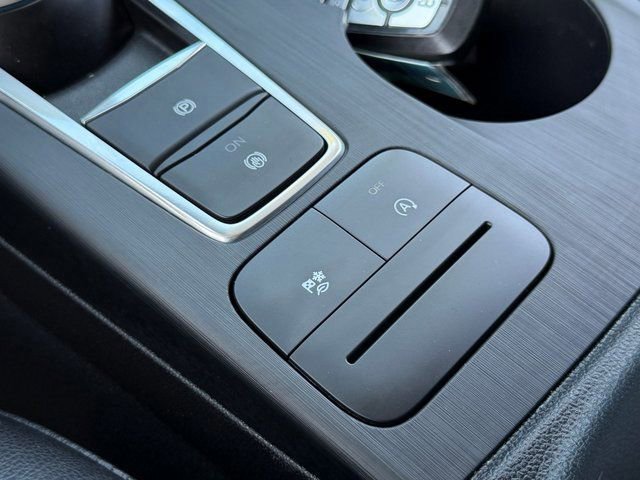 Certified 2021 Ford Escape SEL w/ SEL Stealth AWD Package image 40