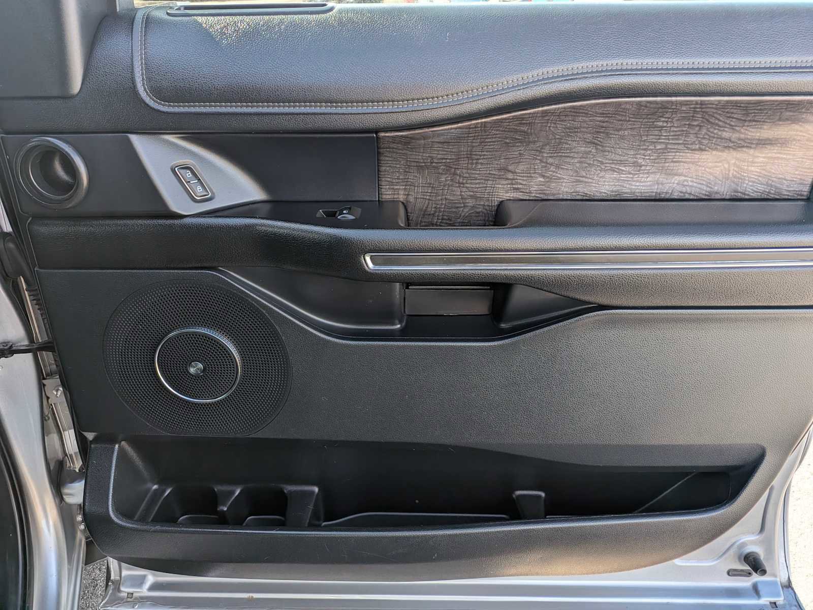 Certified 2020 Ford Expedition Max Limited image 23