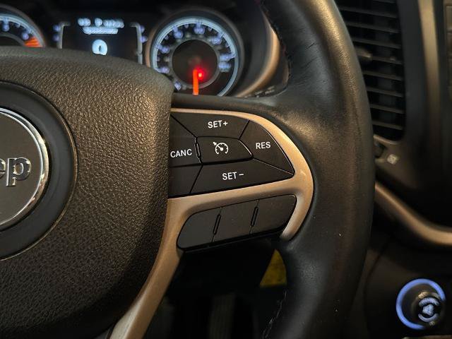 Used 2017 Jeep Cherokee Latitude w/ Cold Weather Group FWD image 21