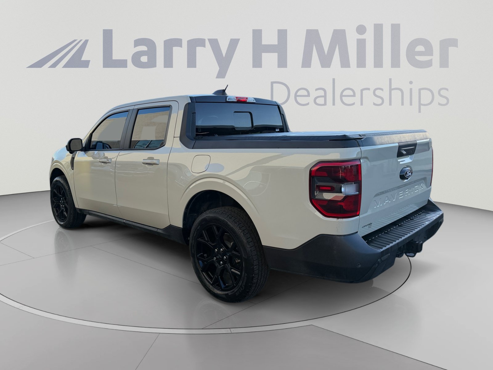 Certified 2025 Ford Maverick Lariat w/ Black Appearance Package AWD/4WD image 3