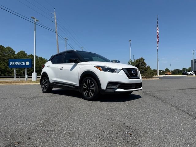 Used 2020 Nissan Kicks SR w/ SR Premium Package FWD image 9