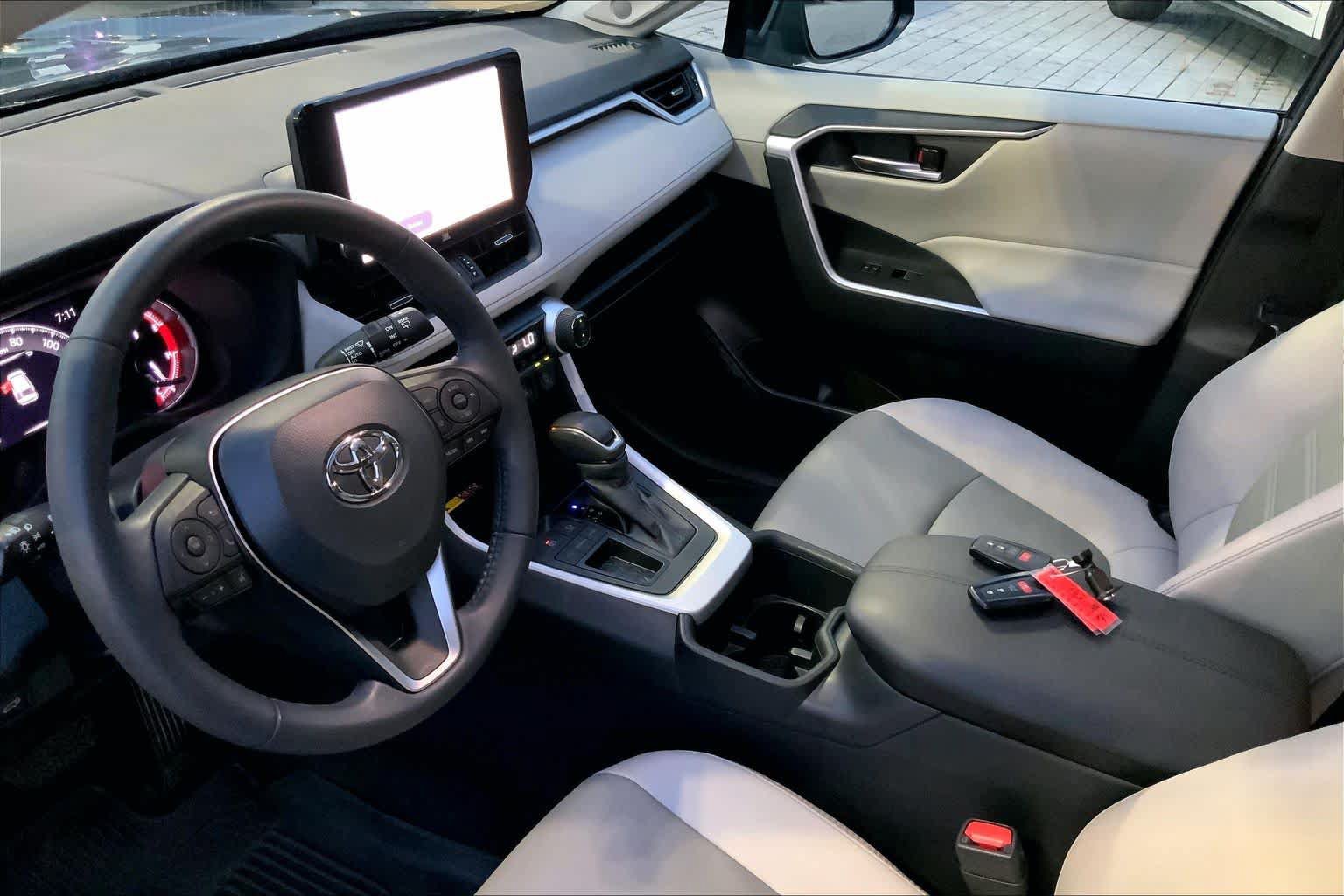 Used 2023 Toyota RAV4 XLE Premium FWD image 16
