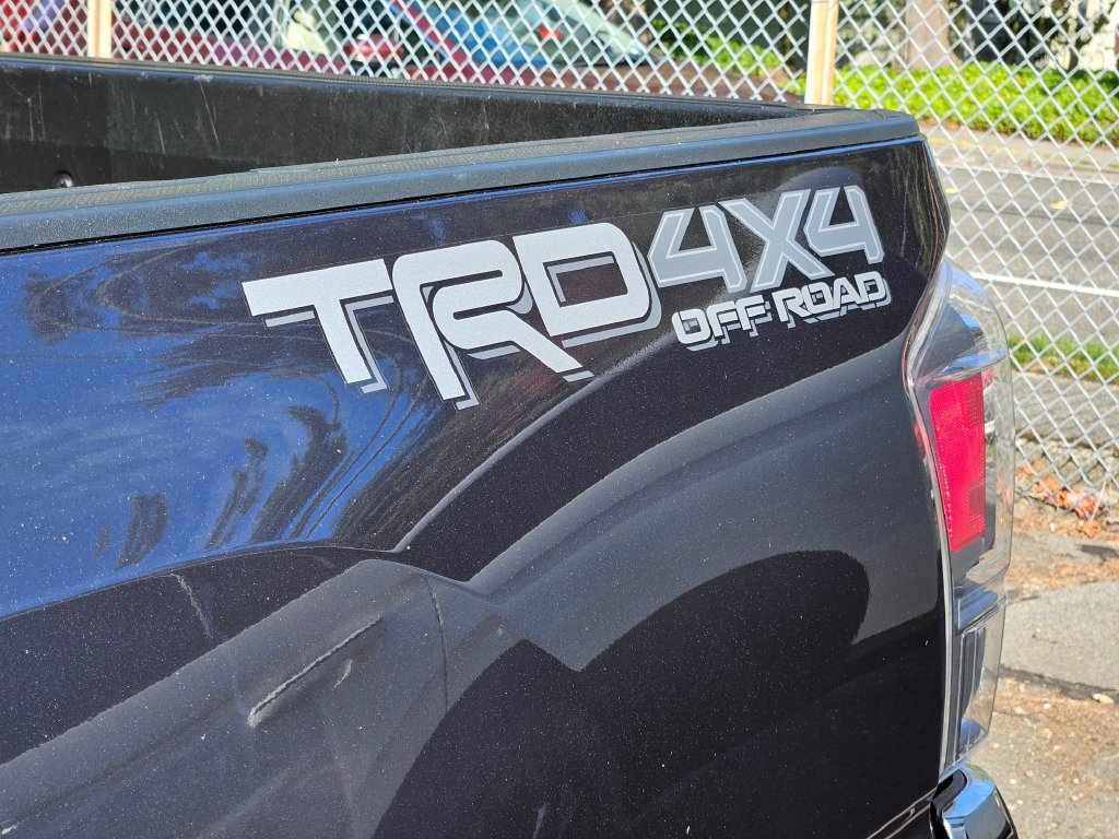 Used 2022 Toyota Tacoma TRD Off-Road AWD/4WD image 10