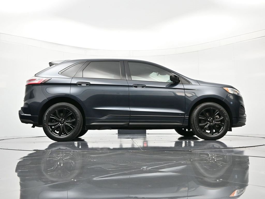 Certified 2022 Ford Edge SE w/ Black Appearance Package image 18