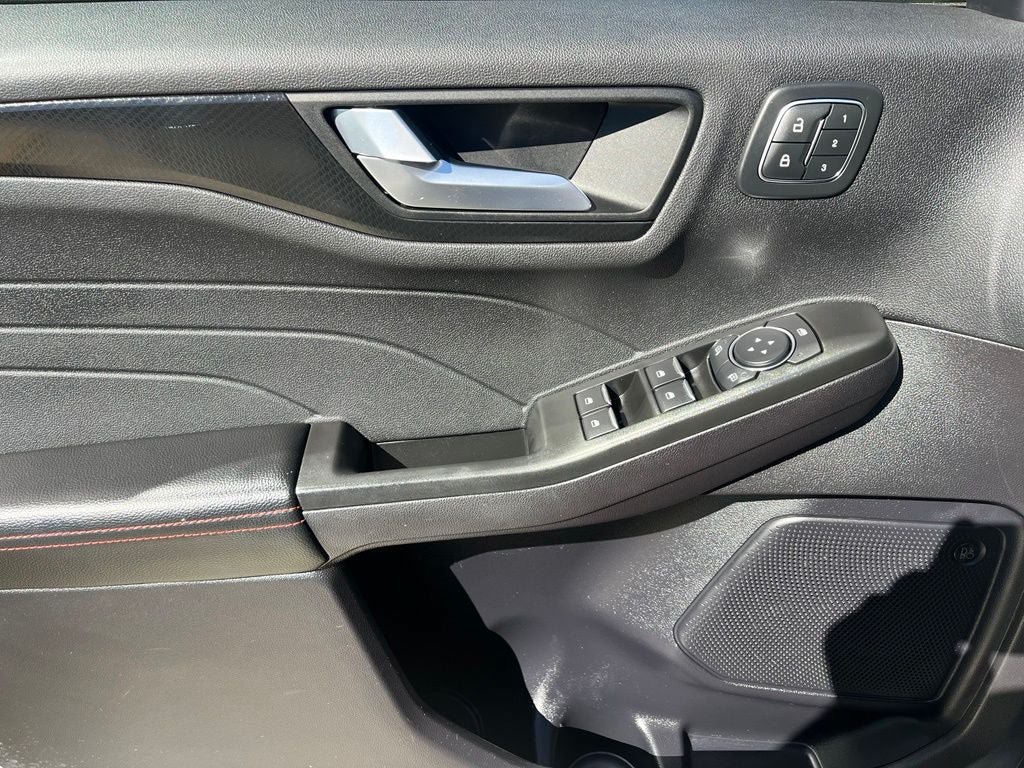 Certified 2022 Ford Escape SEL w/ SEL Stealth AWD Package image 39