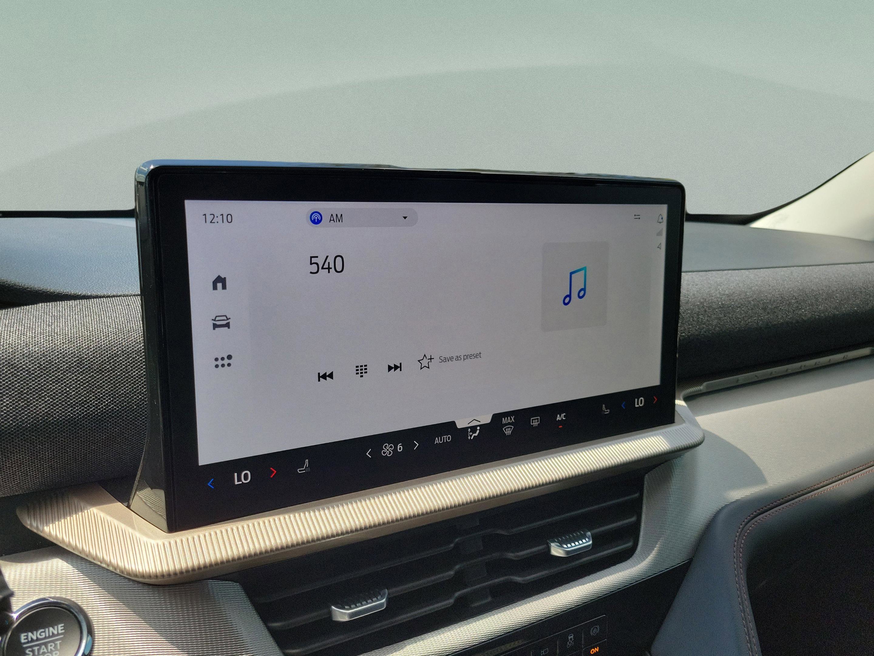 Certified 2025 Ford Explorer Active AWD/4WD image 9