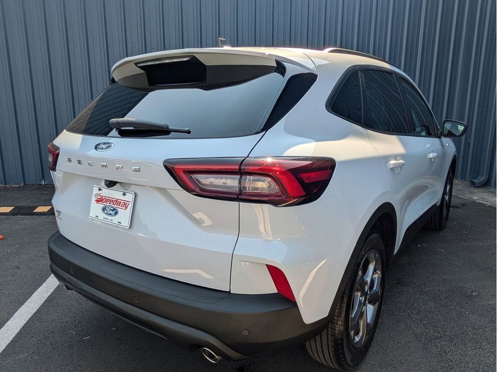 Certified 2025 Ford Escape ST-Line w/ Tech Pack #1 FWD image 6