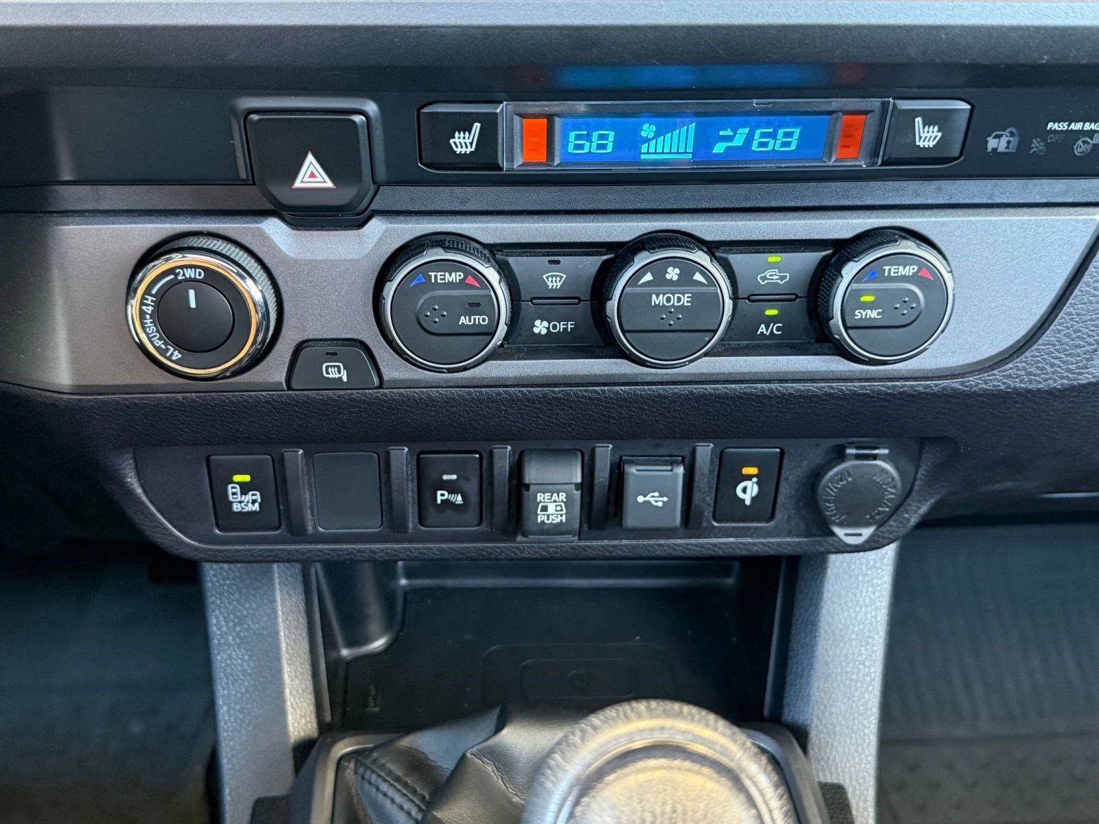 Used 2022 Toyota Tacoma TRD Off-Road w/ TRD Premium Off Road Package AWD/4WD image 21