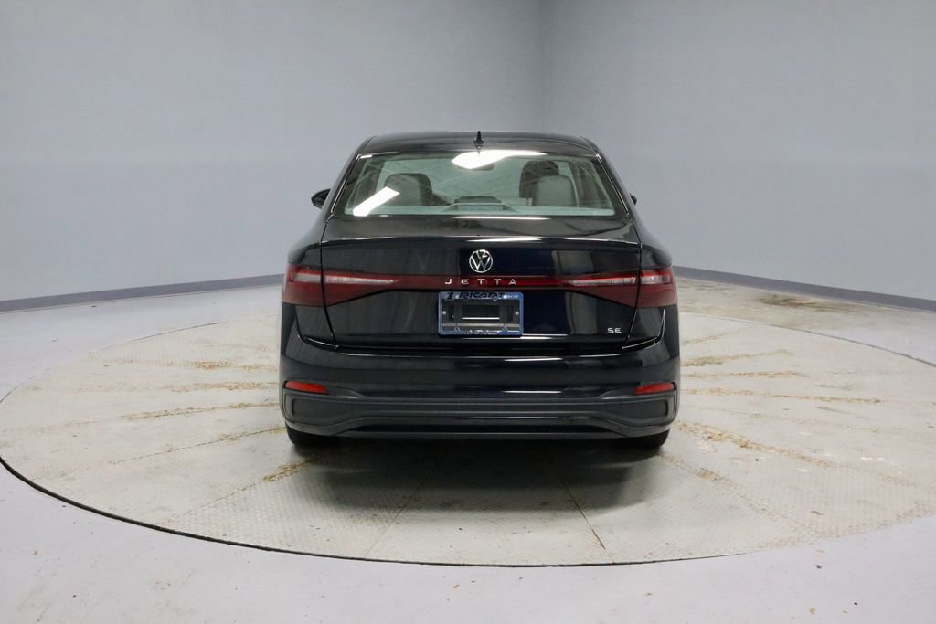 Used 2025 Volkswagen Jetta SE image 4