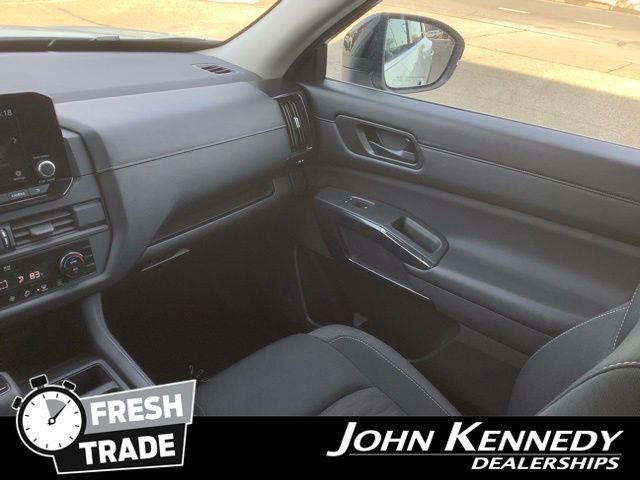 Used 2023 Nissan Pathfinder S image 20