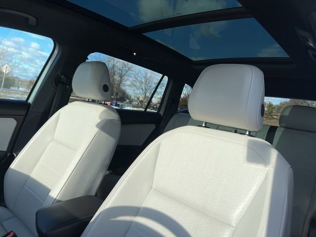 Used 2020 Volkswagen Tiguan SE R-Line image 17