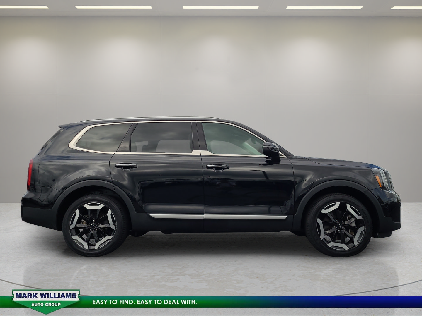 Used 2025 Kia Telluride S AWD/4WD image 2