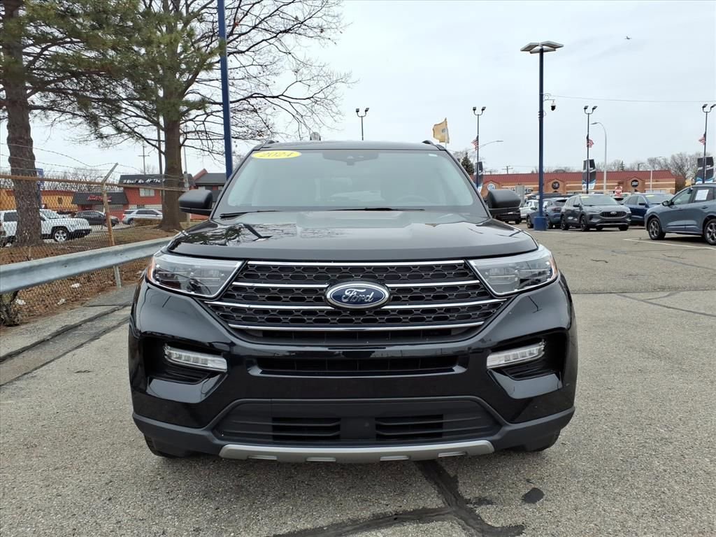 Certified 2024 Ford Explorer XLT w/ Equipment Group 202A image 6
