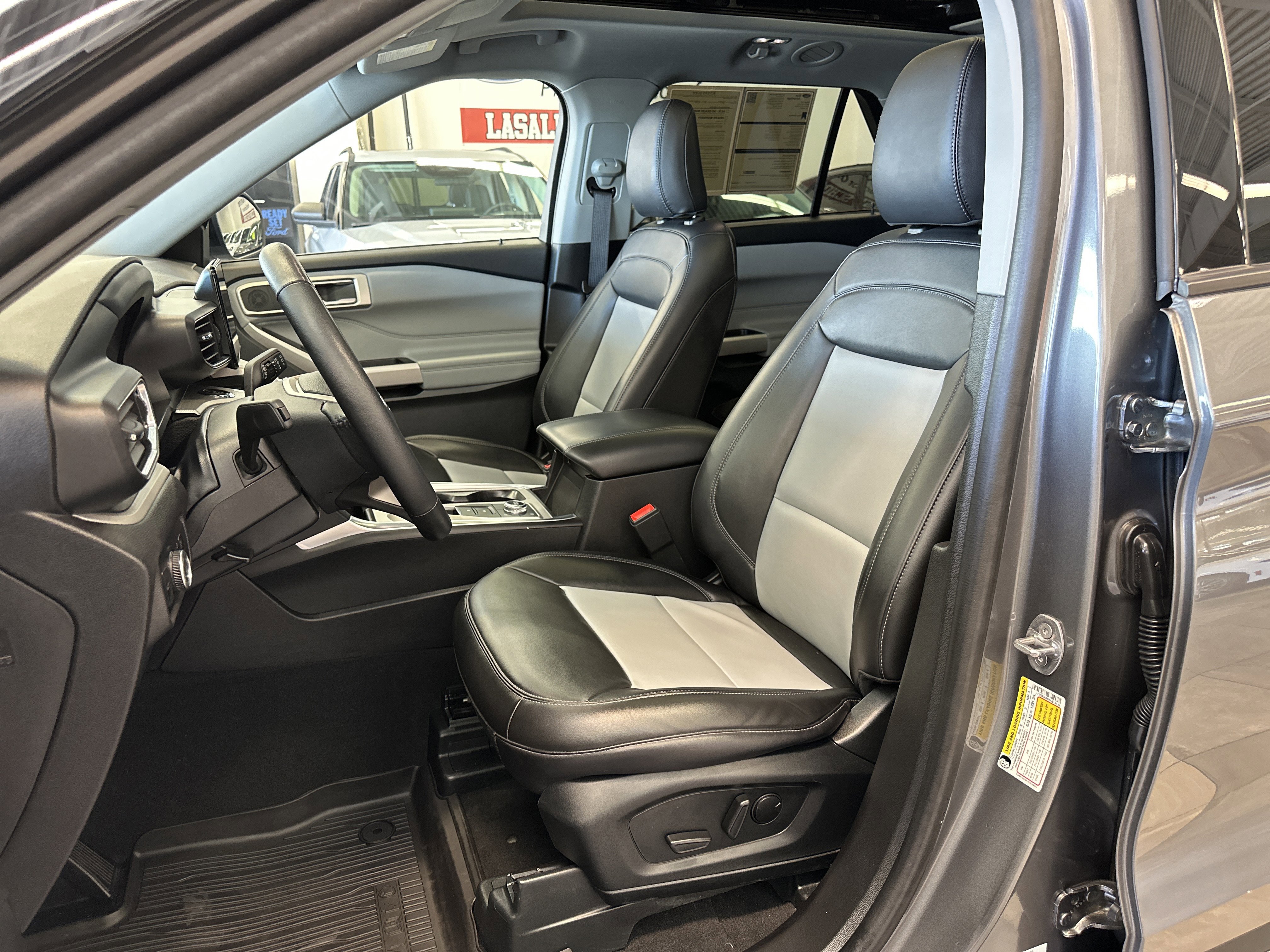 Certified 2023 Ford Explorer XLT w/ Equipment Group 202A image 14