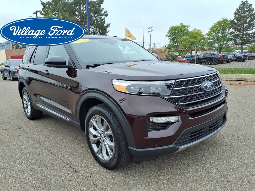 Certified 2023 Ford Explorer XLT w/ Equipment Group 202A AWD/4WD image 4