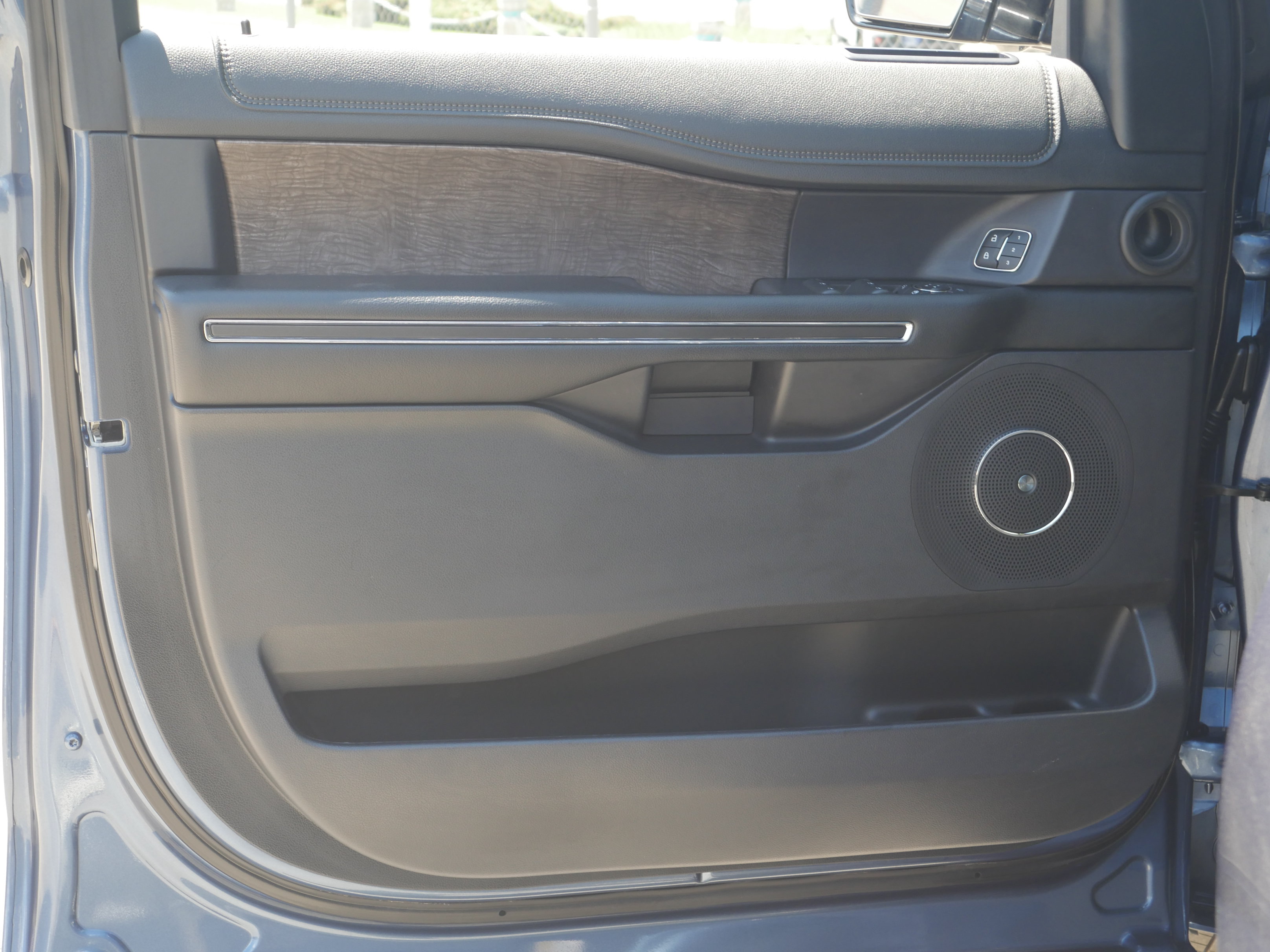 Certified 2019 Ford Expedition Limited w/ Equipment Group 302A AWD/4WD image 38