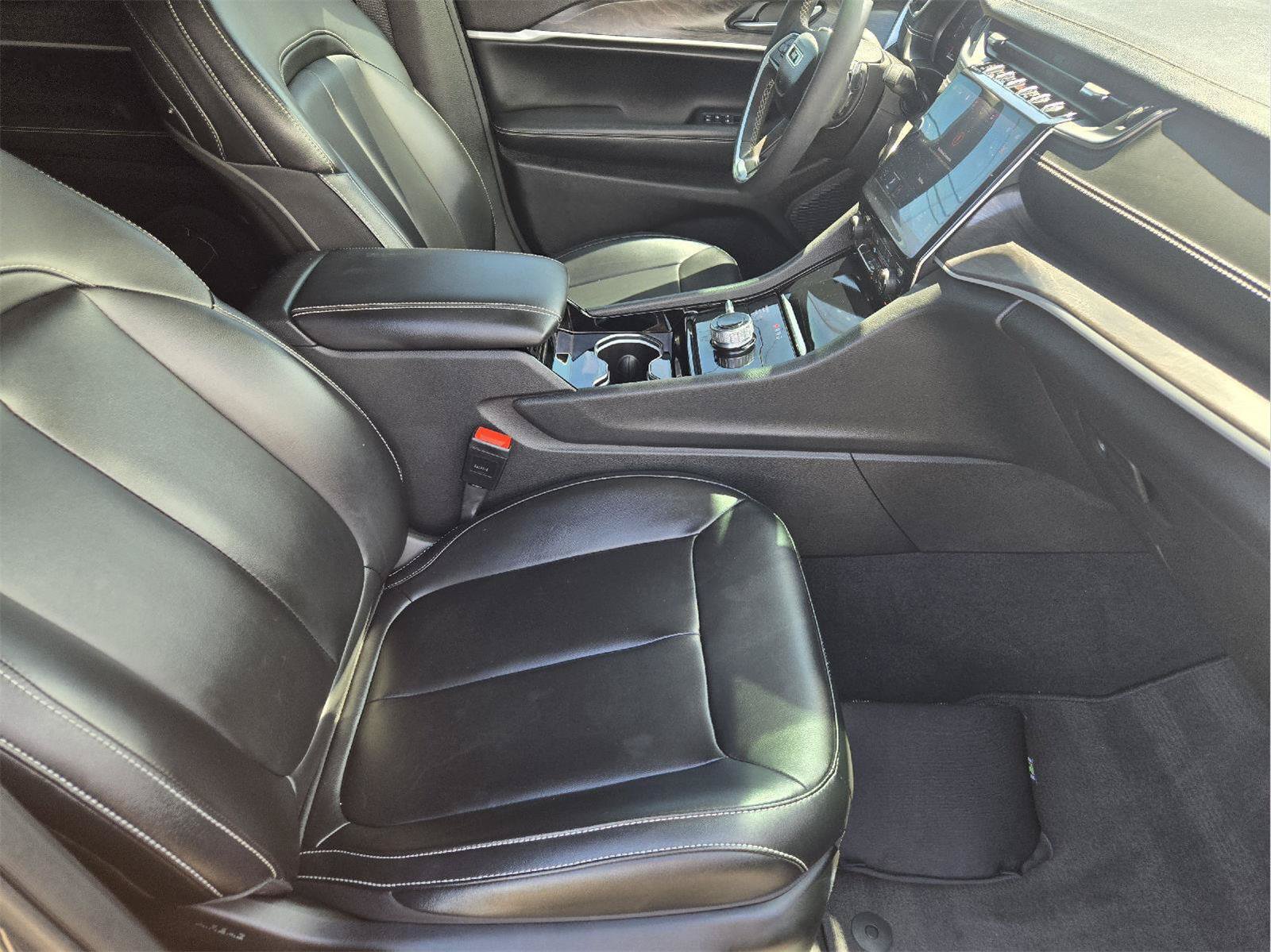 Used 2023 Jeep Grand Cherokee L Limited AWD/4WD image 13
