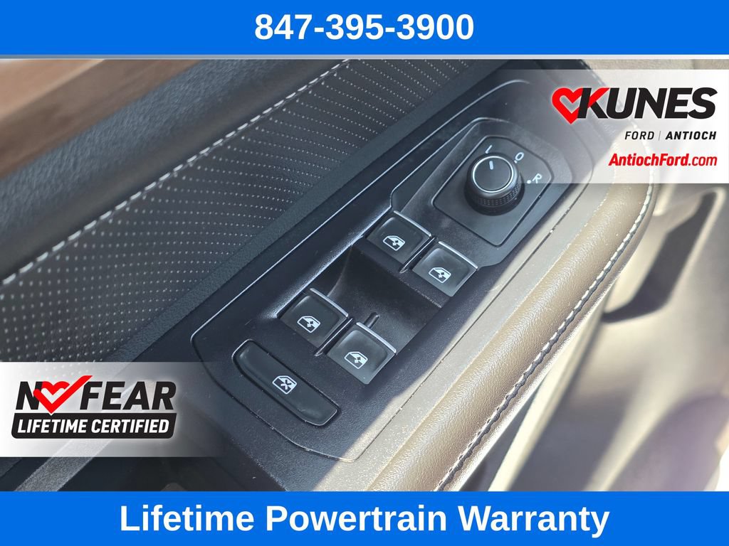 Used 2024 Volkswagen Atlas SE AWD/4WD image 32