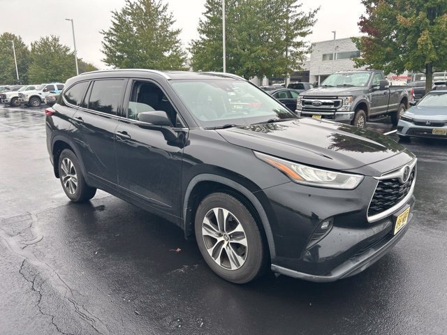 Used 2020 Toyota Highlander XLE AWD/4WD image 17