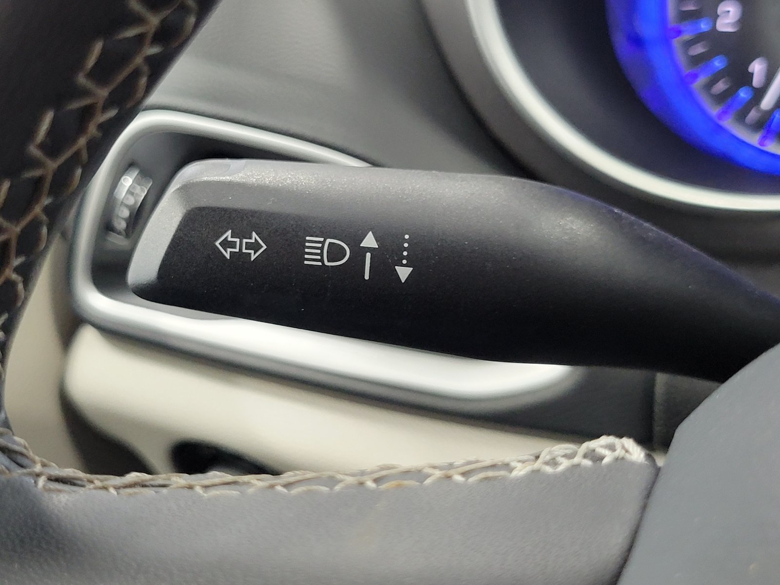 Used 2023 Chrysler Pacifica Touring-L FWD image 16