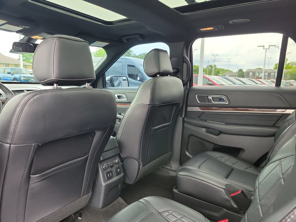Certified 2017 Ford Explorer Platinum AWD/4WD image 16