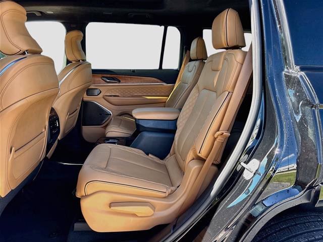 Used 2023 Jeep Grand Cherokee L Summit AWD/4WD image 27