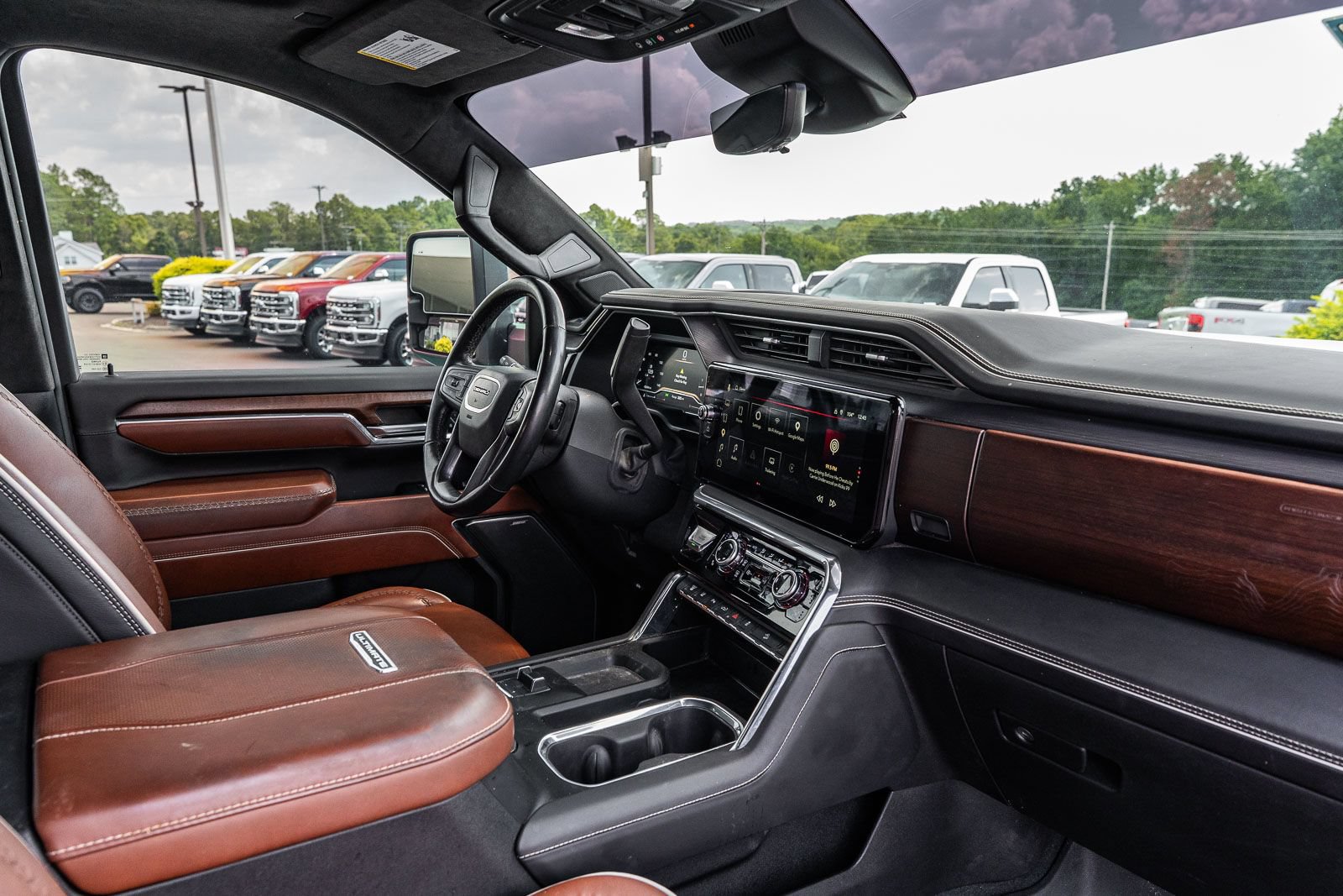 Used 2024 GMC Sierra 2500 Denali Ultimate w/ Max Trailering Package AWD/4WD image 12