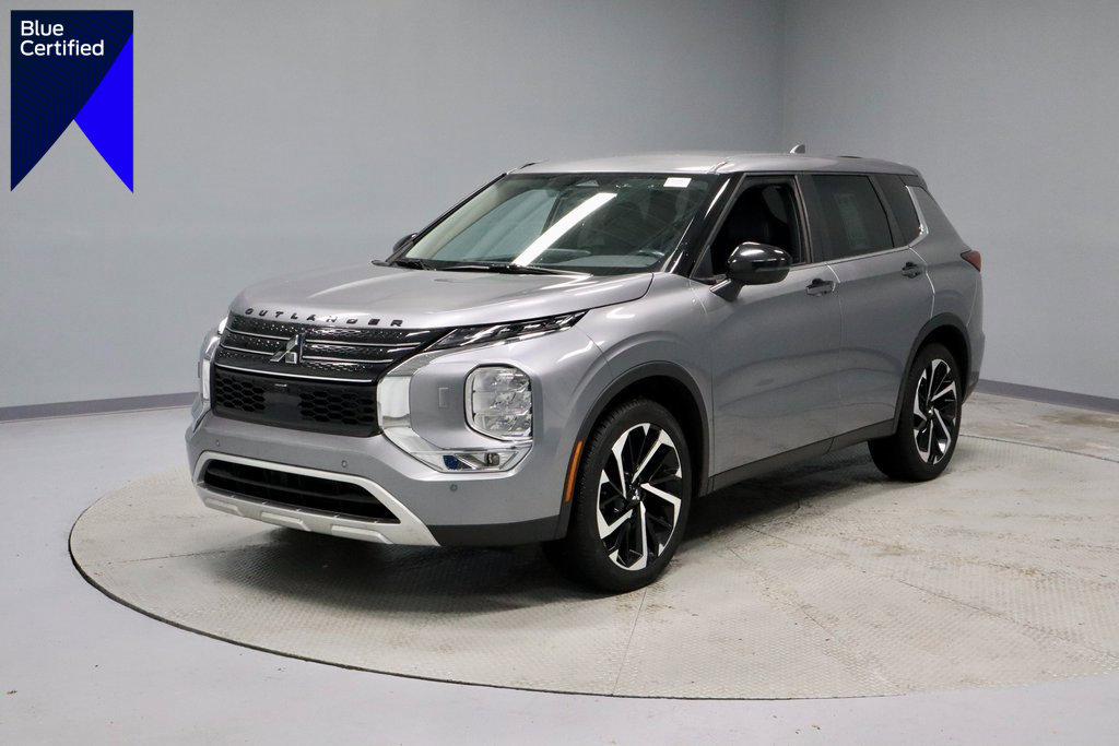 Used 2022 Mitsubishi Outlander SE image 1