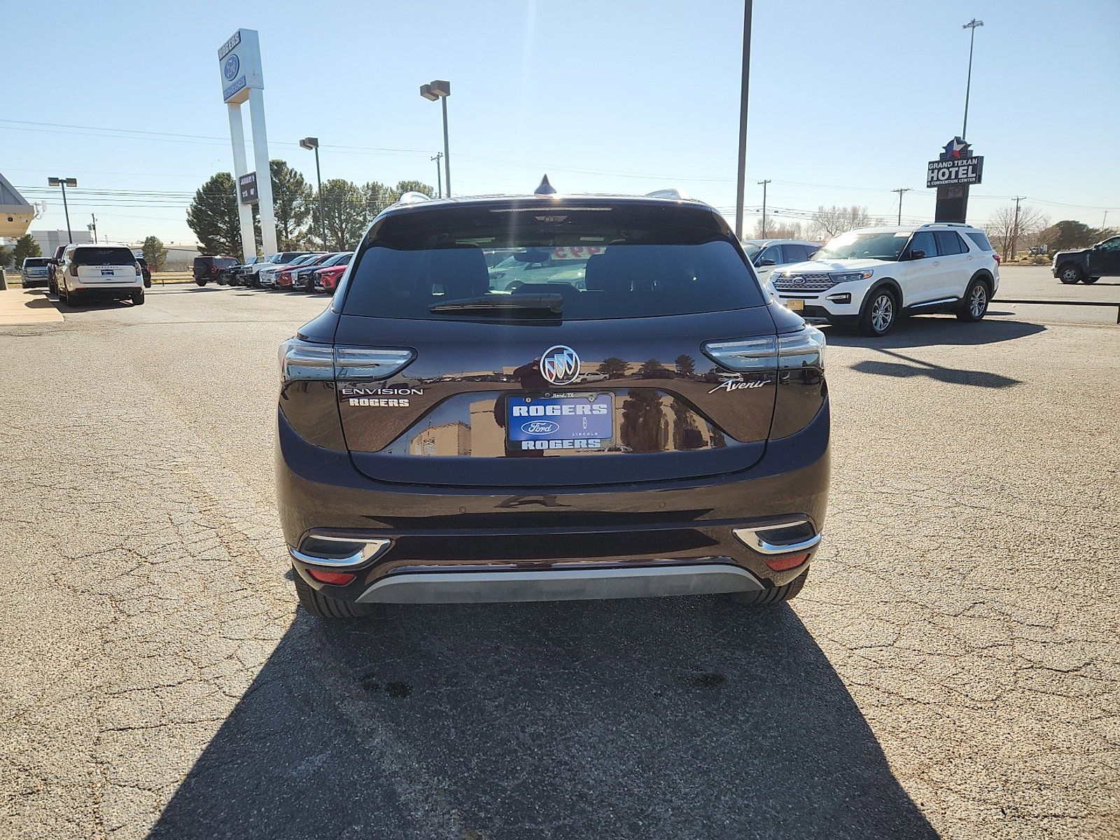 Used 2022 Buick Envision Avenir w/ Technology Package II image 4