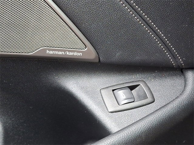 Used 2021 BMW 530i xDrive w/ Premium Package image 26