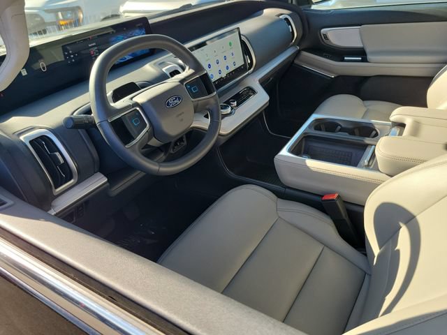 Certified 2025 Ford Expedition Active RWD image 3