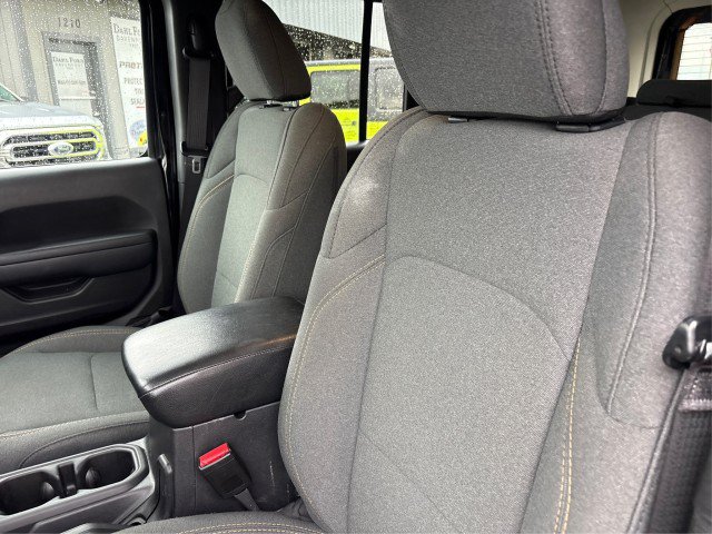 Used 2024 Jeep Wrangler Unlimited w/ Convenience Group AWD/4WD image 8