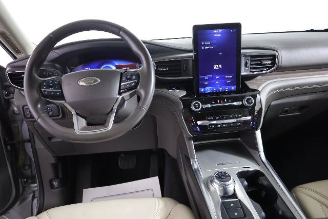 Certified 2023 Ford Explorer Platinum w/ Premium Technology Package AWD/4WD image 13